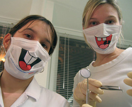bad masks 4 Des masques chirurgicaux souriants pour dentistes