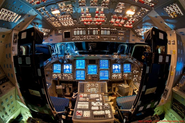 http://www.wikilinks.fr/wp-content/uploads/2012/10/Cockpit-navette-spaciale-photo-Endeavour-Unity-10.jpg