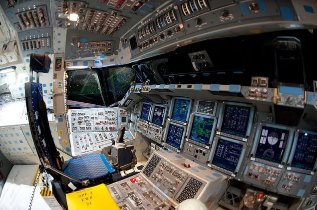cockpit navette spatiale