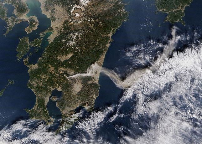 eruption-volcan-Shinmoe-dake-Japon-