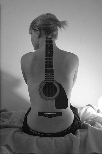 guitare dans le dos