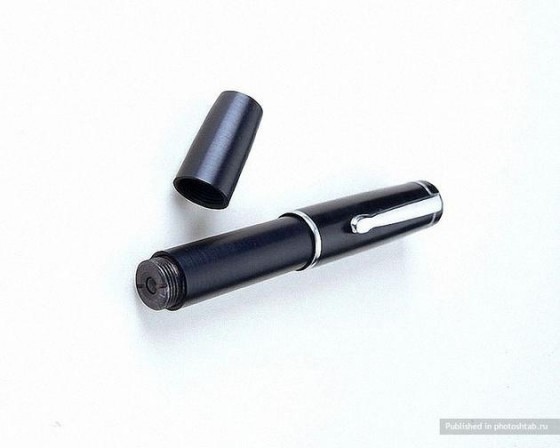Caméra miniature cachée dans un stylo.