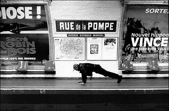 Rue-de-la-Pompe-Metro-station-