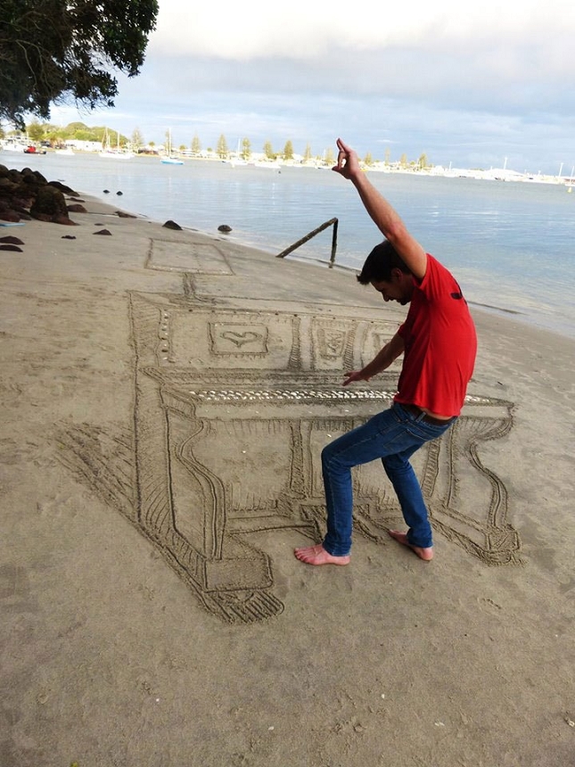 3d-sand-piano-beach-art-by-jamie-harkins-3