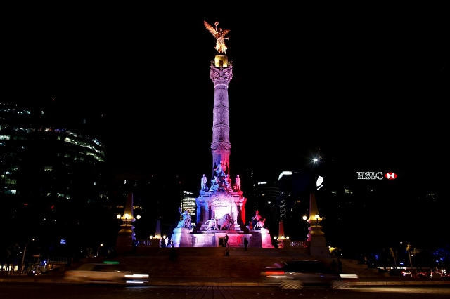 Colonne de l'indépendance Mexico - Hommage attentat 13 novembre 2015 Paris
