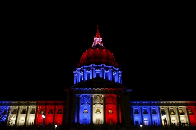 Hôtel de ville de San Francisco — Hommage attentat 13 novembre 2015 Paris 1