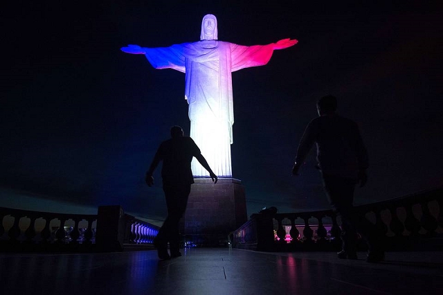 Statue du Christ à Rio de Janeiro - Hommage attentat 13 novembre 2015 Paris 3