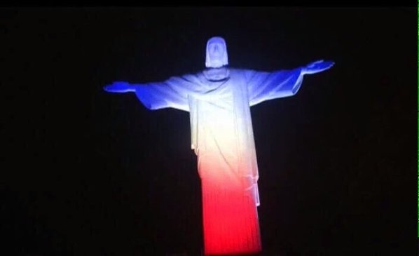 Statue du Christ à Rio de Janeiro - Hommage attentat 13 novembre 2015 Paris
