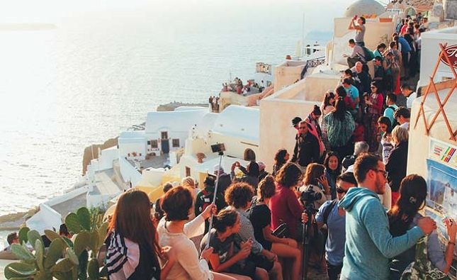 Explorer la belle et pittoresque île de Santorin en Grèce (2)