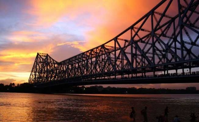 La visite du remarquable pont de Howrah à Calcutta, en Inde