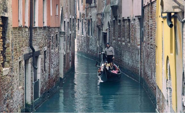 Les paisibles balades en gondole à Venise, Italie