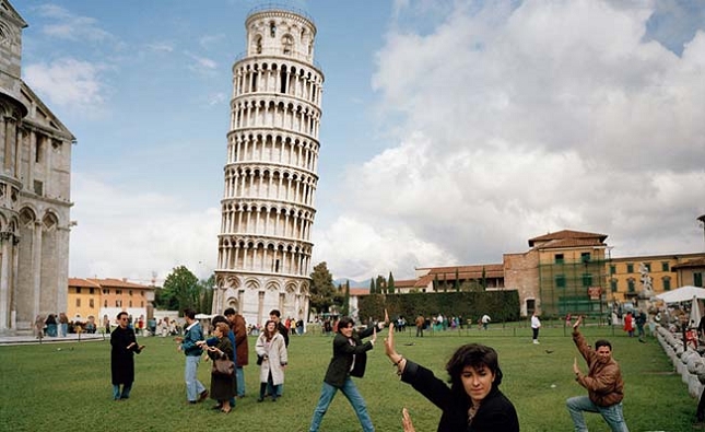 Prendre des photos avec la tour de Pise -  Italie - realité